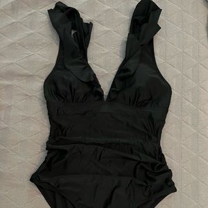 Cupshe Women’s one piece black ruffle swim XL